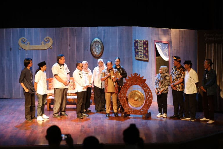 Pentas Seni Teater Untuk Melestarikan Bahasa Lampung