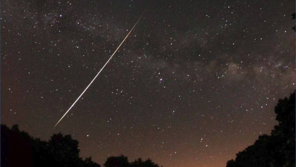 Hujan Meteor Orionid Malam Ini: Fenomena Langit di Indonesia