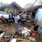 Penanganan Kesehatan Warga Terdampak Banjir di Sukabumi